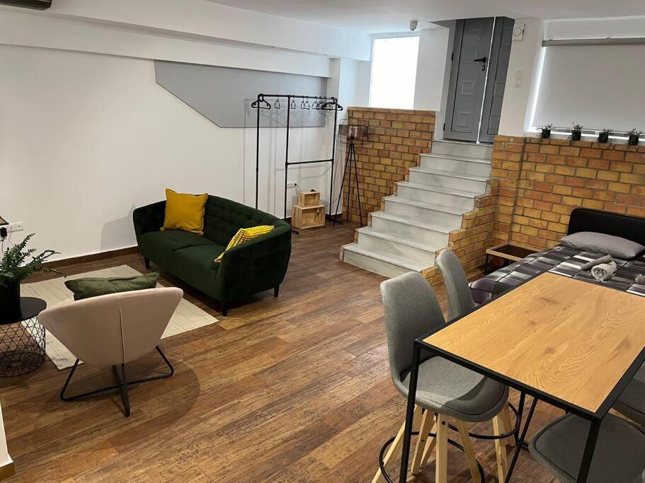 Industrial Studio / Alios 4 / Hilton Area เอเธนส์ ภายนอก รูปภาพ